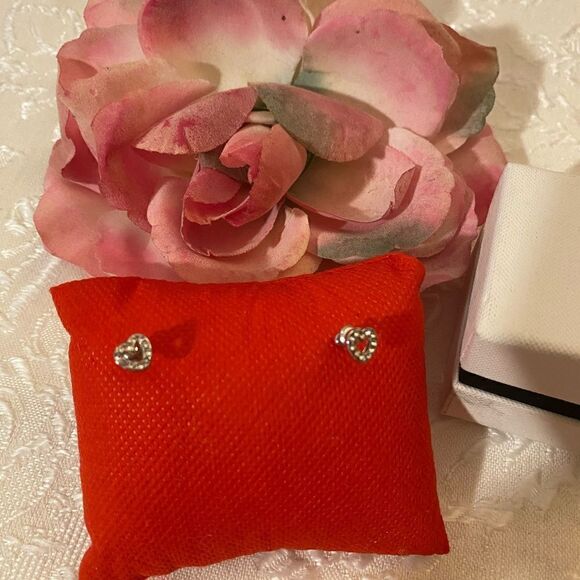 🎀 Swarovski Attract Stud Pierced  heart ❤️ Shape fashion Earrings - Picture 4 of 12